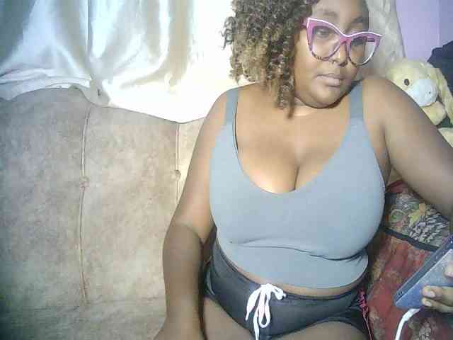 sexyass33 webcam