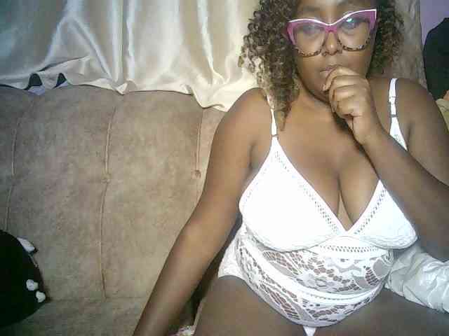 sexyass33 webcam