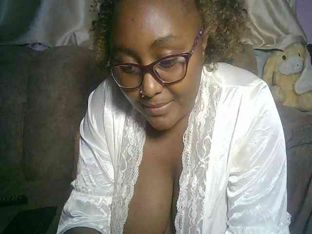 sexyass33 webcam