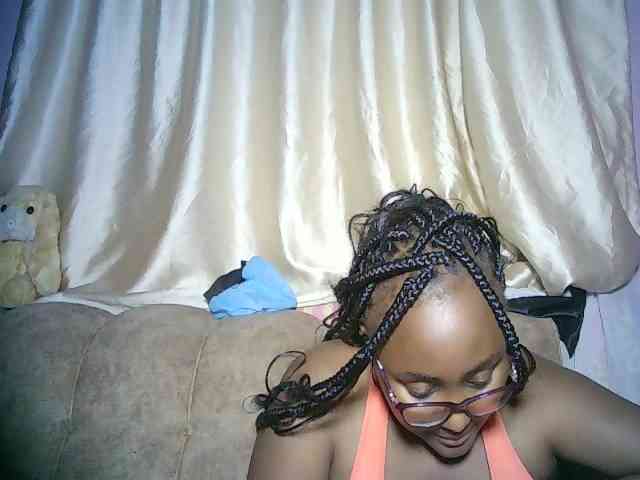 sexyass33 webcam