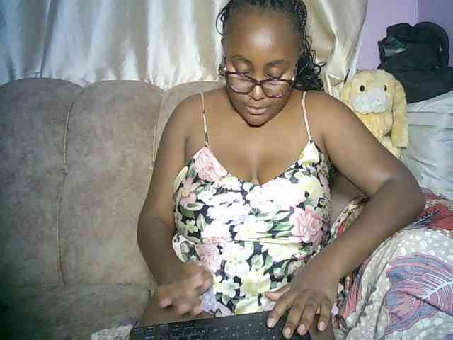 sexyass33 webcam