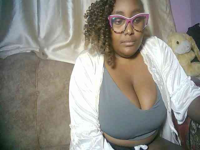 sexyass33 webcam