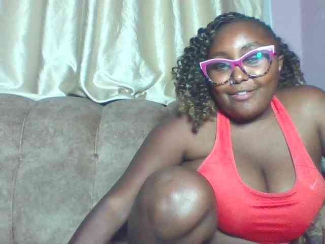 sexyass33 webcam