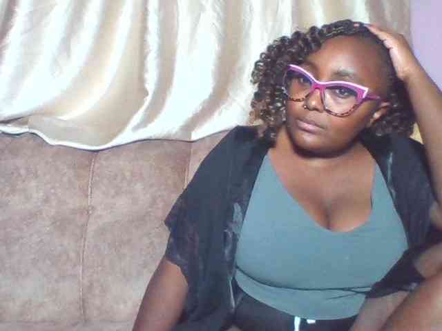 sexyass33 webcam
