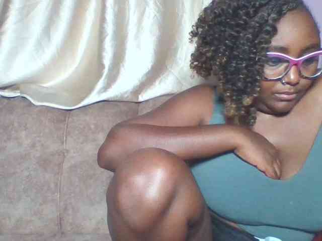 sexyass33 webcam