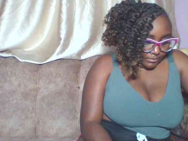 sexyass33 webcam