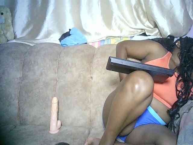 sexyass33 webcam