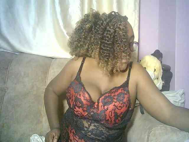 sexyass33 webcam