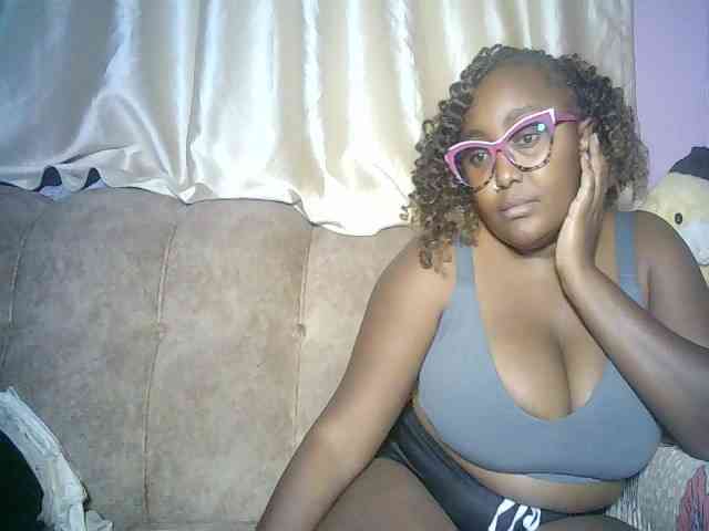 sexyass33 webcam