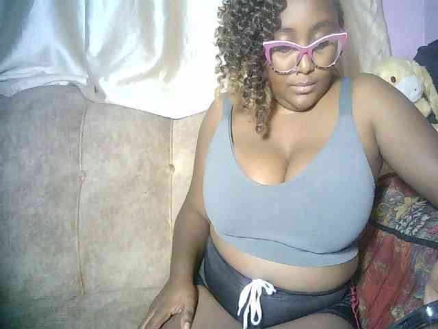 sexyass33 webcam