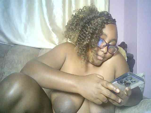 sexyass33 webcam