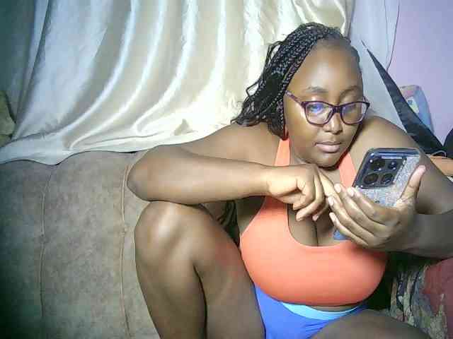sexyass33 webcam