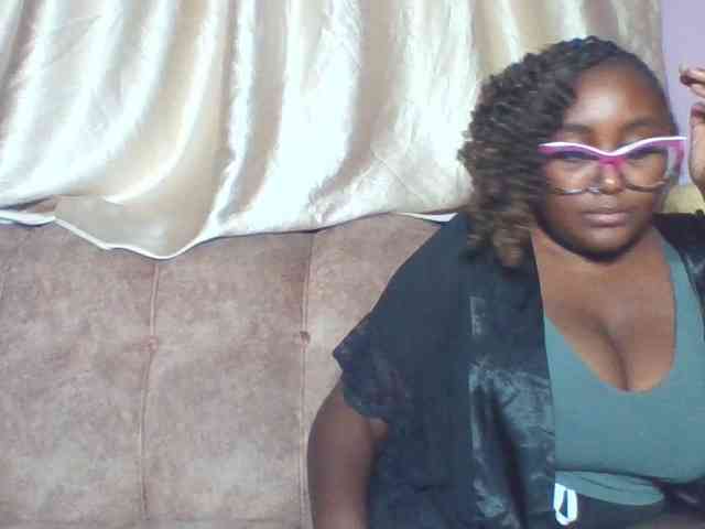 sexyass33 webcam