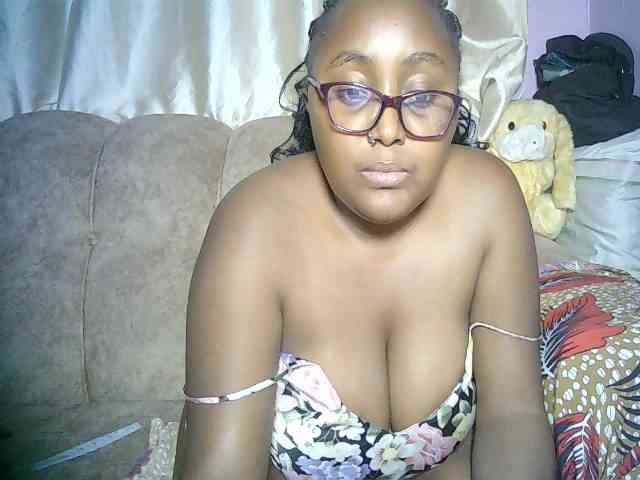 sexyass33 webcam