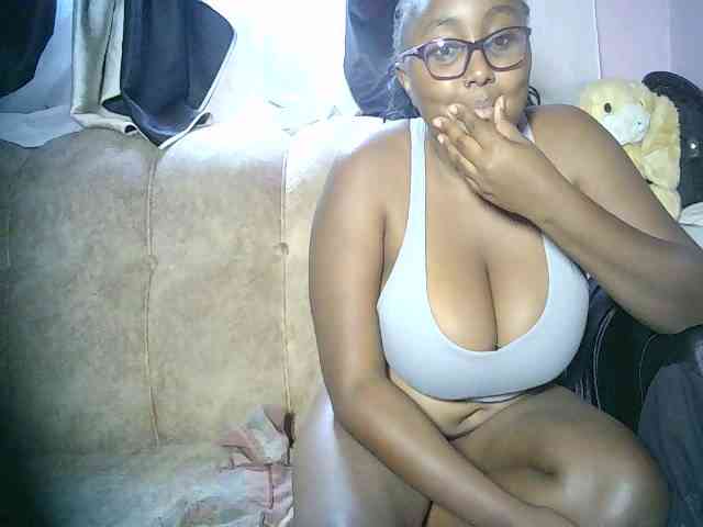 sexyass33 webcam