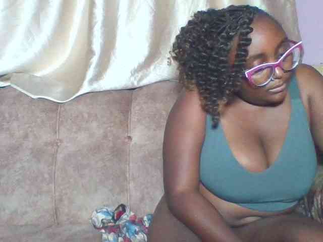 sexyass33 webcam