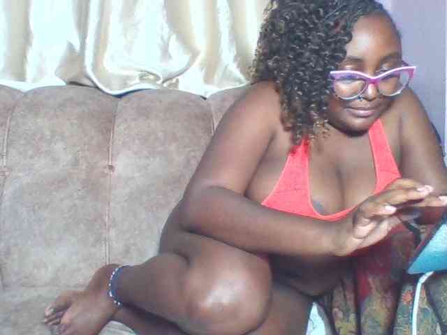 sexyass33 webcam