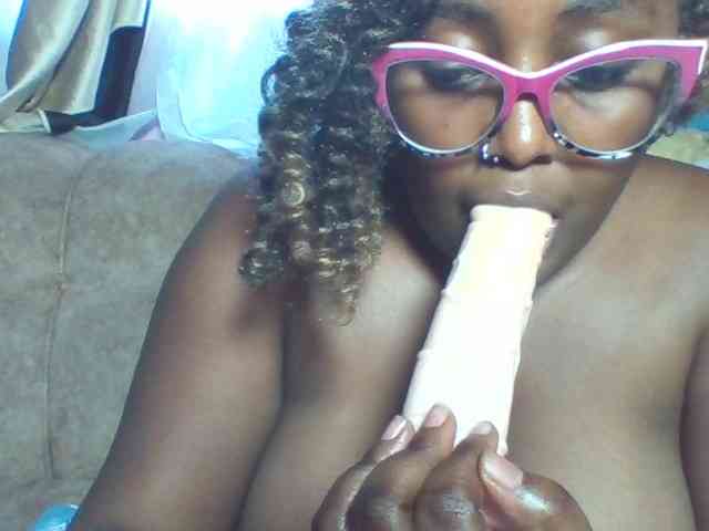 sexyass33 webcam