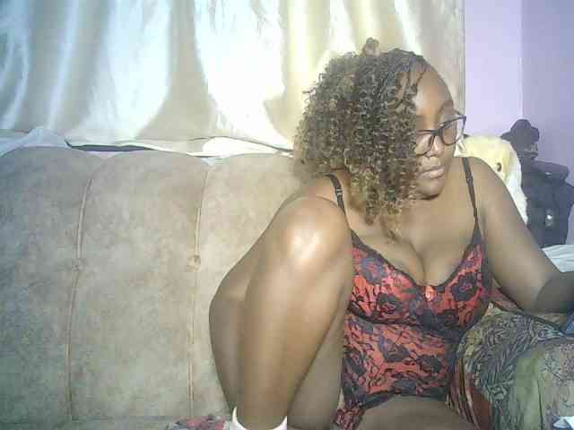 sexyass33 webcam
