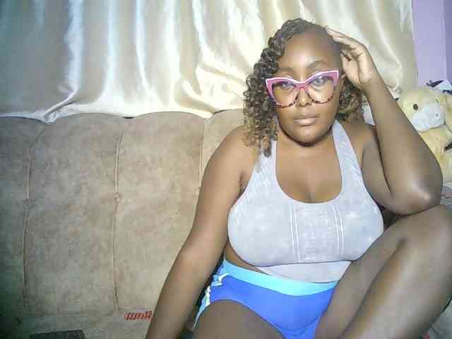 sexyass33 webcam