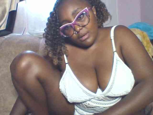 sexyass33 webcam