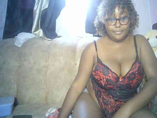 sexyass33 webcam