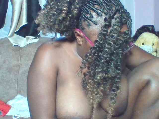 sexyass33 webcam