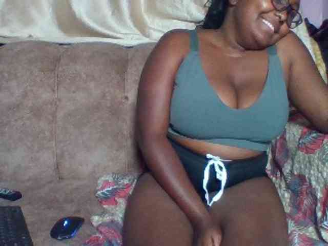 sexyass33 webcam
