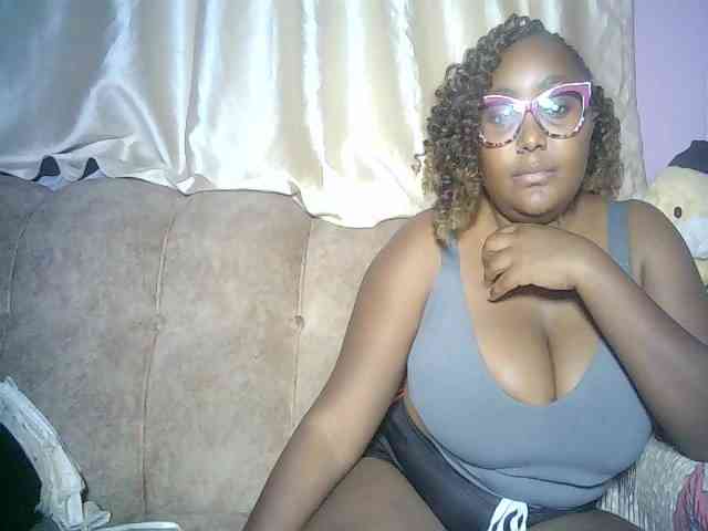 sexyass33 webcam