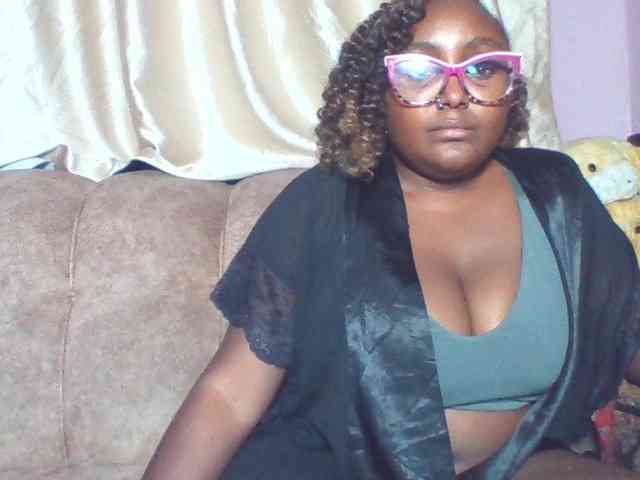 sexyass33 webcam