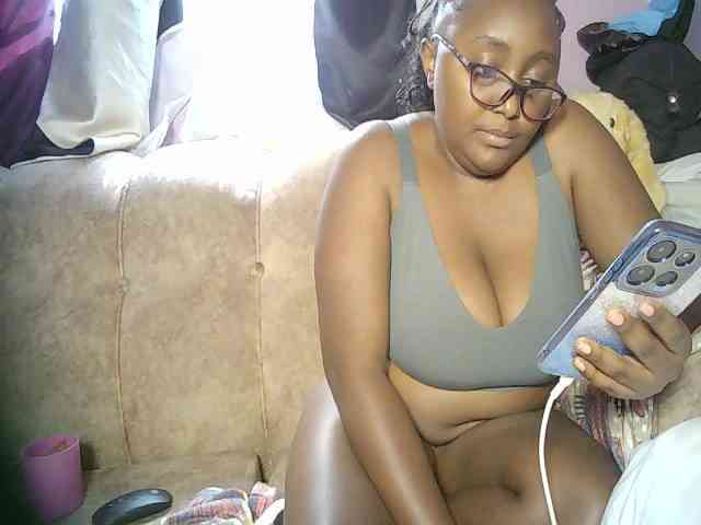 sexyass33 webcam