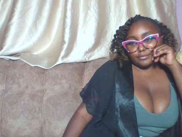 sexyass33 webcam
