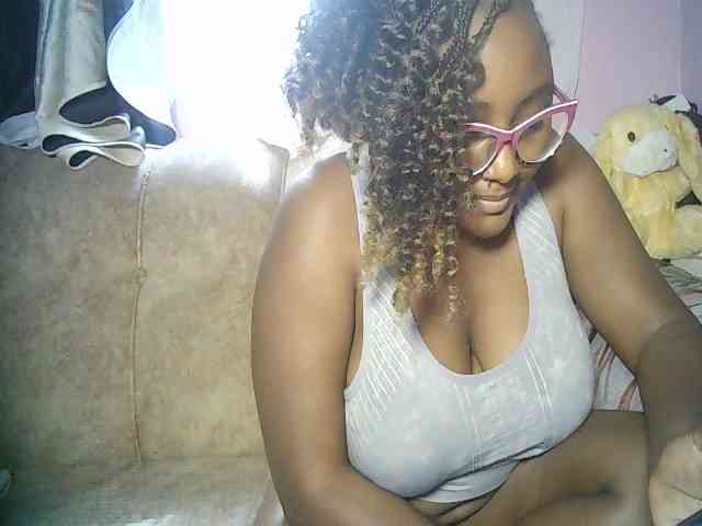 sexyass33 webcam