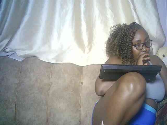 sexyass33 webcam