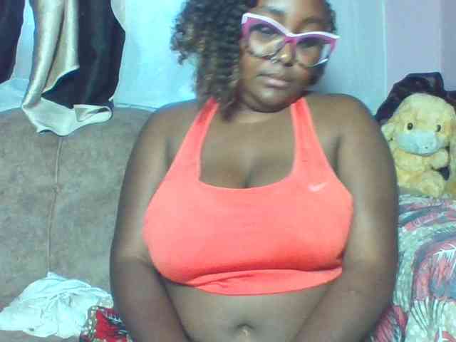 sexyass33 webcam