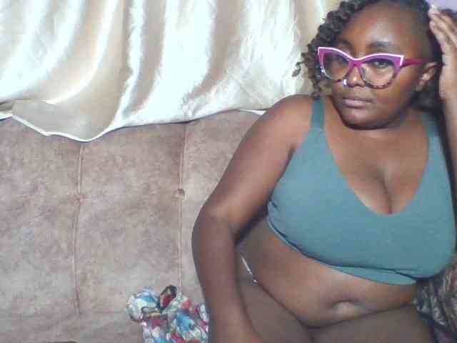 sexyass33 webcam