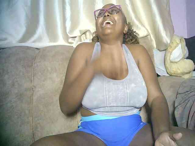 sexyass33 webcam