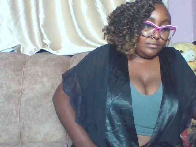sexyass33 webcam