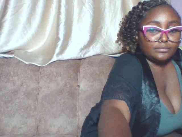 sexyass33 webcam