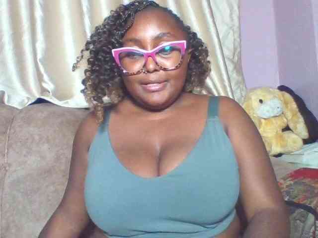 sexyass33 webcam