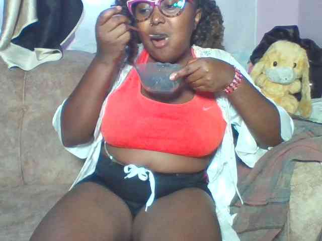 sexyass33 webcam