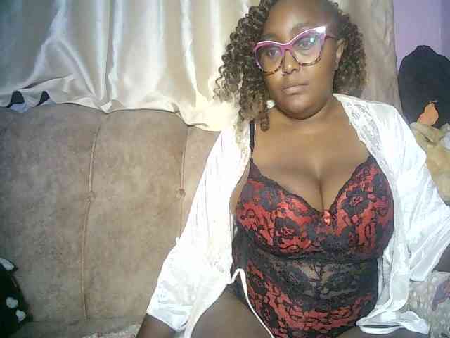 sexyass33 webcam