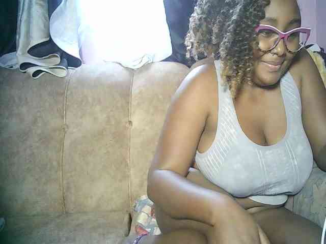 sexyass33 webcam