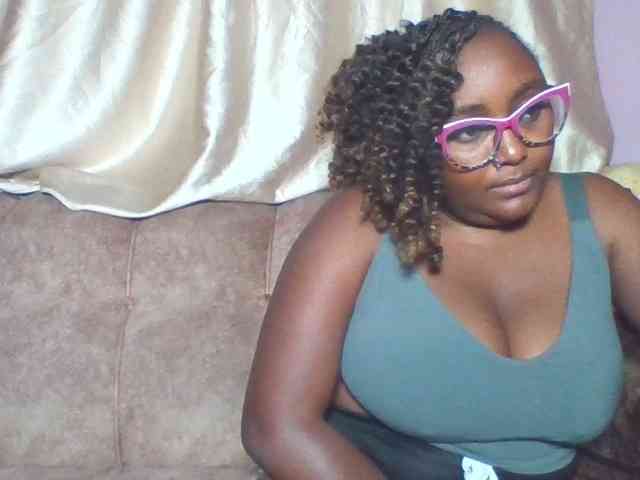 sexyass33 webcam