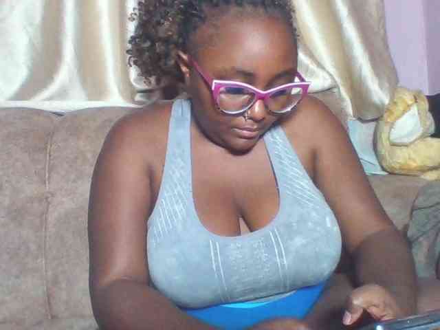 sexyass33 webcam