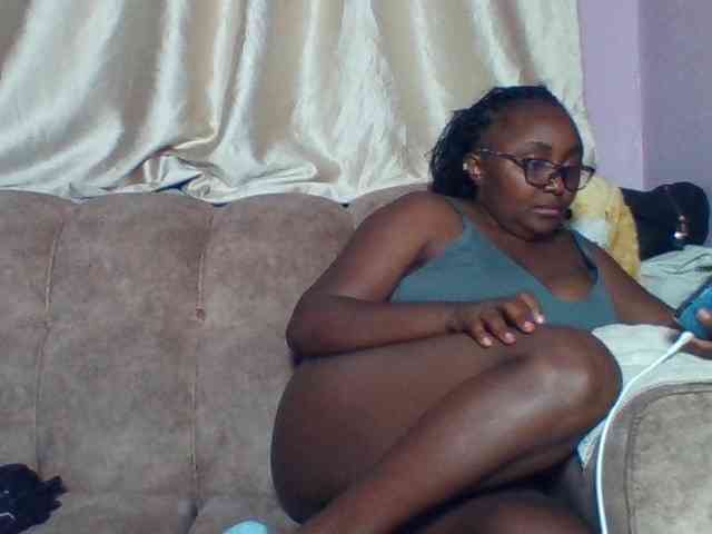 sexyass33 webcam