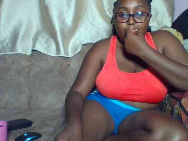 sexyass33 webcam