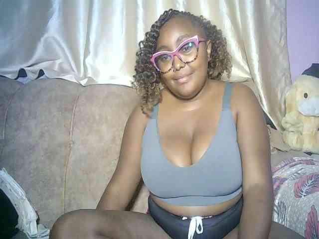 sexyass33 webcam
