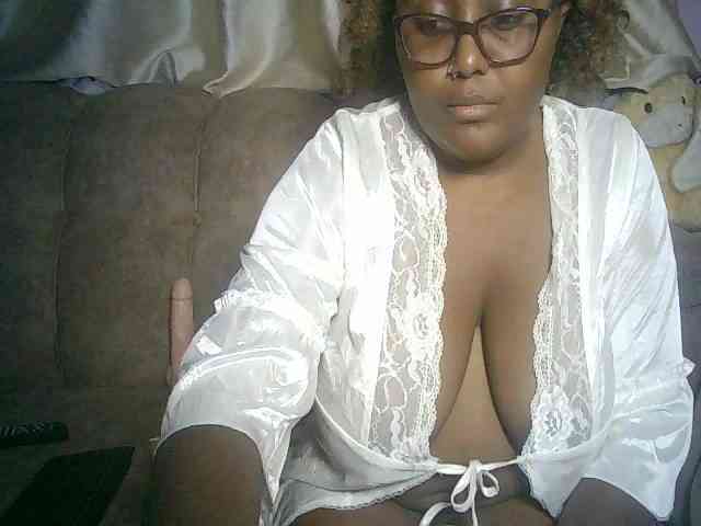 sexyass33 webcam