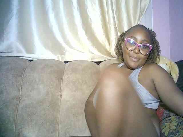 sexyass33 webcam